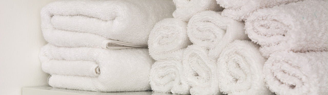 clean hotel towels